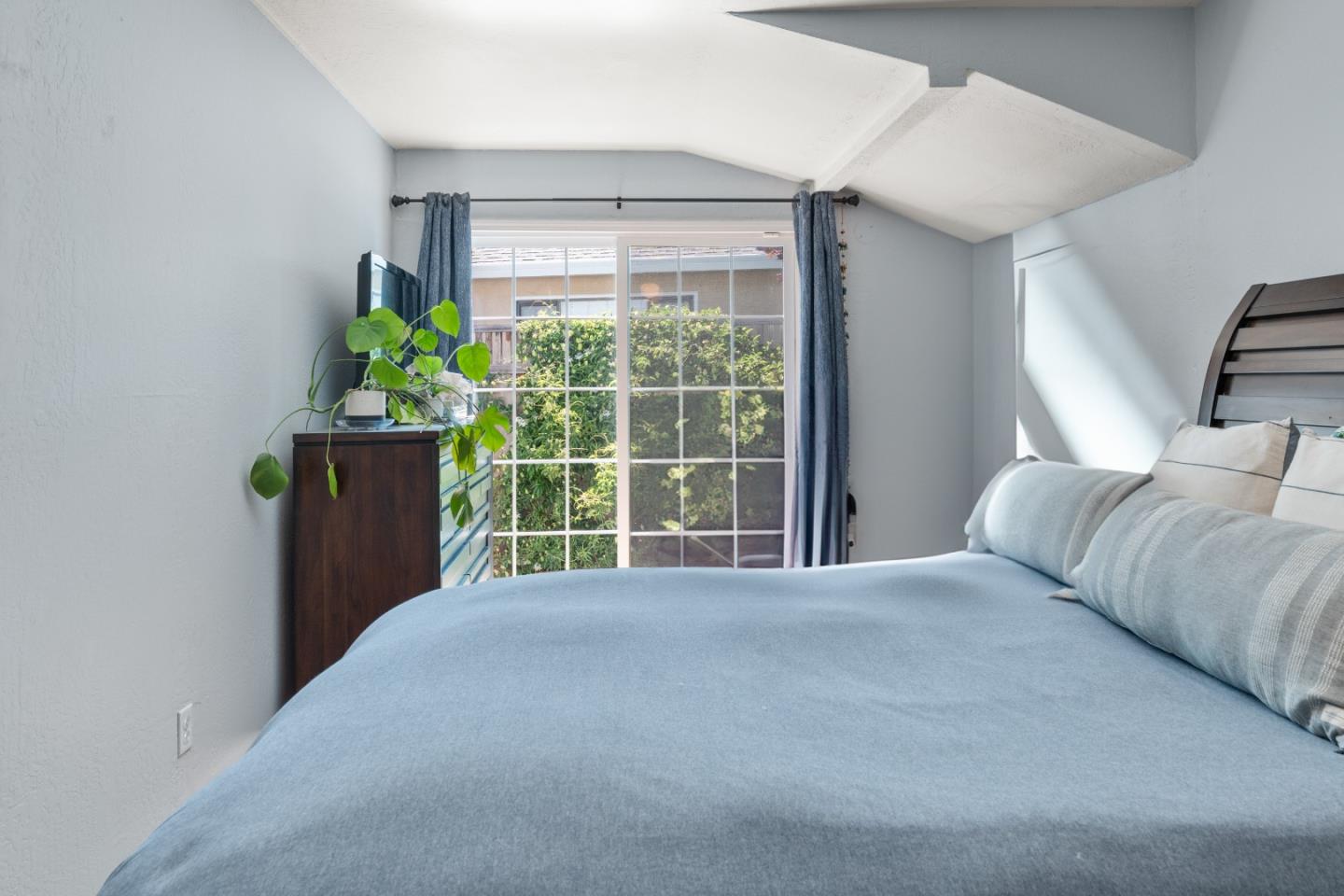 Detail Gallery Image 32 of 62 For 4 Athlone Way, Menlo Park,  CA 94025 - 3 Beds | 4 Baths