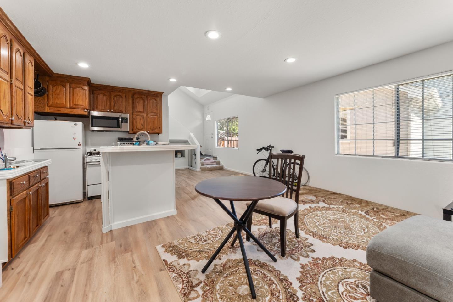Detail Gallery Image 42 of 62 For 4 Athlone Way, Menlo Park,  CA 94025 - 3 Beds | 4 Baths