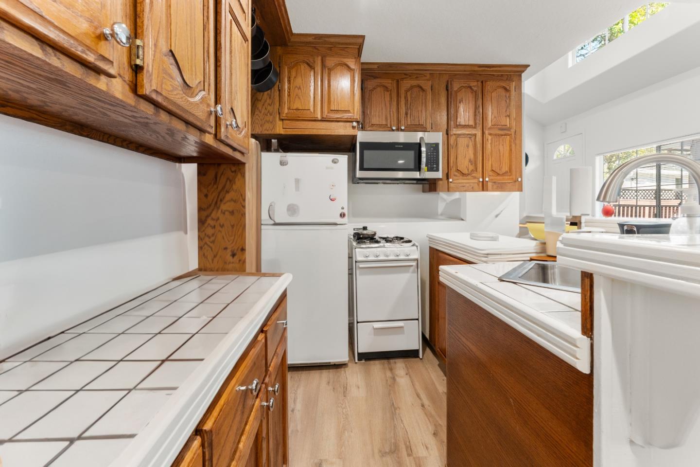 Detail Gallery Image 43 of 62 For 4 Athlone Way, Menlo Park,  CA 94025 - 3 Beds | 4 Baths