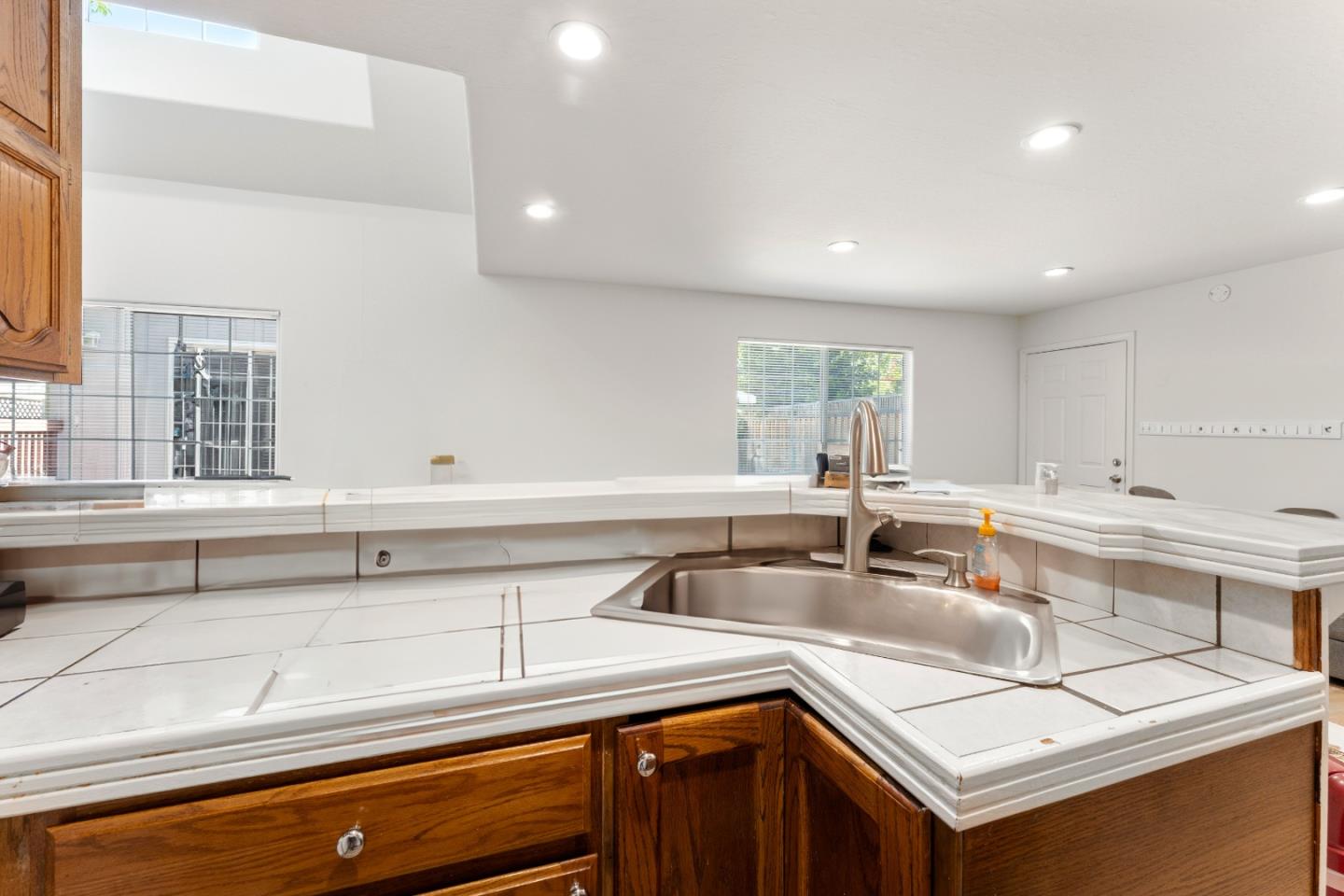 Detail Gallery Image 44 of 62 For 4 Athlone Way, Menlo Park,  CA 94025 - 3 Beds | 4 Baths