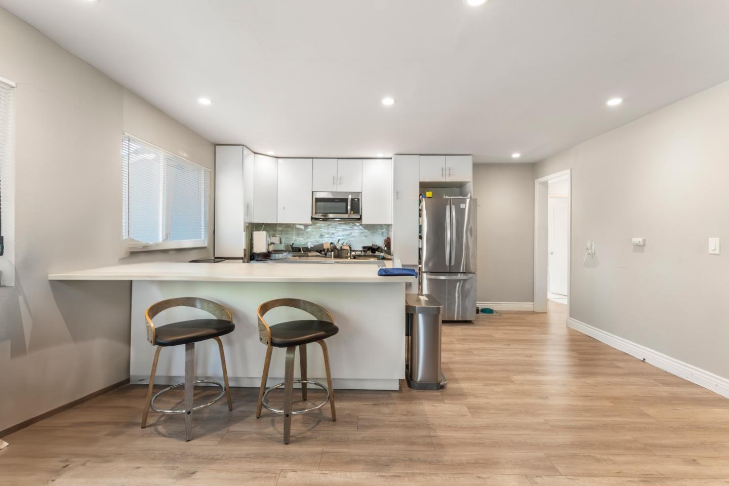 Detail Gallery Image 6 of 62 For 4 Athlone Way, Menlo Park,  CA 94025 - 3 Beds | 4 Baths