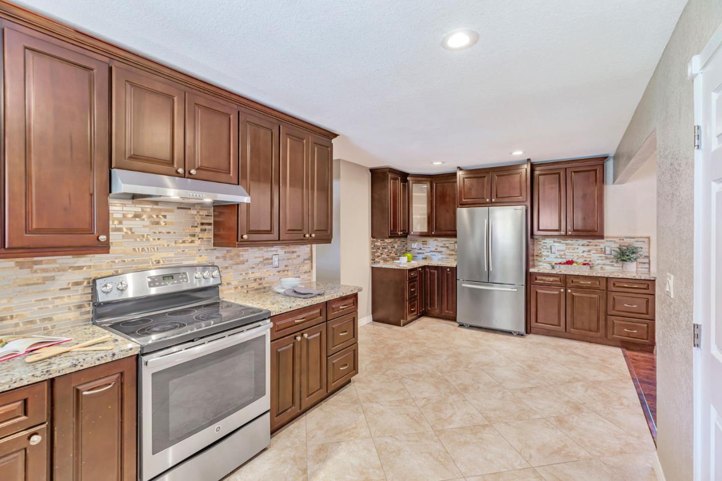 Detail Gallery Image 11 of 43 For 1650 Bella Vista Dr, Hollister,  CA 95023 - 3 Beds | 2 Baths