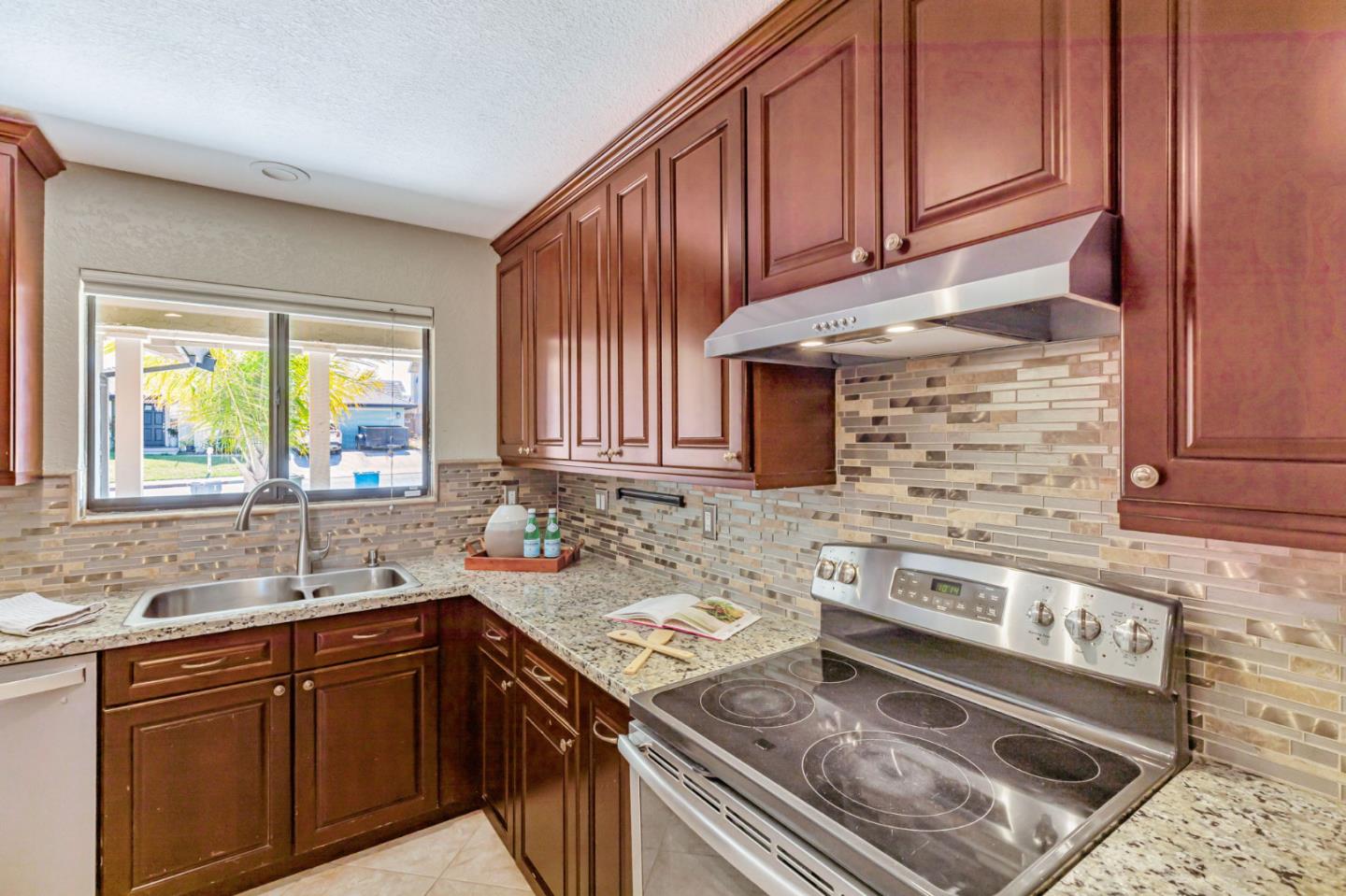 Detail Gallery Image 13 of 43 For 1650 Bella Vista Dr, Hollister,  CA 95023 - 3 Beds | 2 Baths