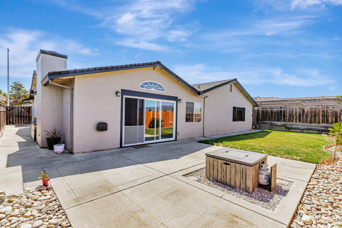 Detail Gallery Image 3 of 43 For 1650 Bella Vista Dr, Hollister,  CA 95023 - 3 Beds | 2 Baths