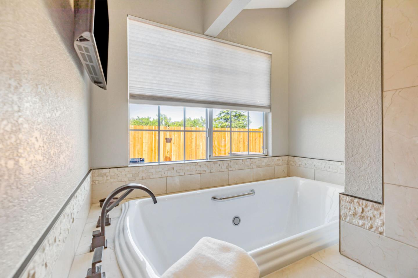 Detail Gallery Image 31 of 43 For 1650 Bella Vista Dr, Hollister,  CA 95023 - 3 Beds | 2 Baths