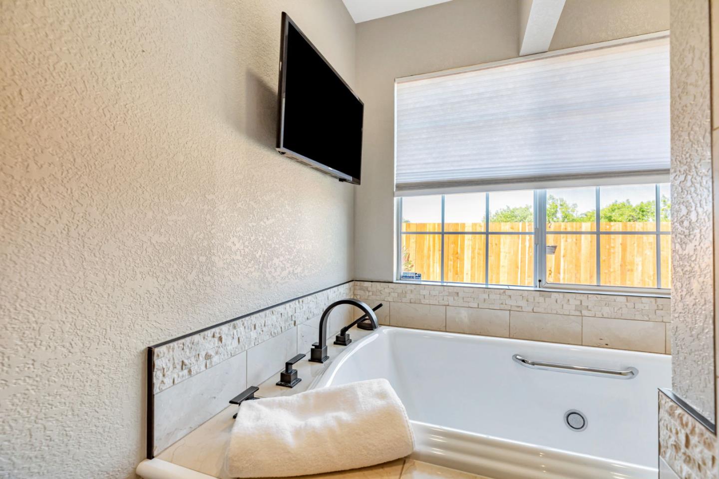 Detail Gallery Image 32 of 43 For 1650 Bella Vista Dr, Hollister,  CA 95023 - 3 Beds | 2 Baths