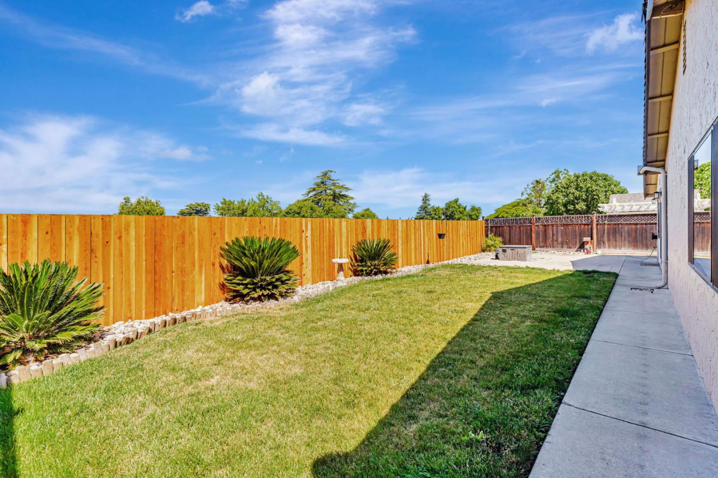 Detail Gallery Image 4 of 43 For 1650 Bella Vista Dr, Hollister,  CA 95023 - 3 Beds | 2 Baths