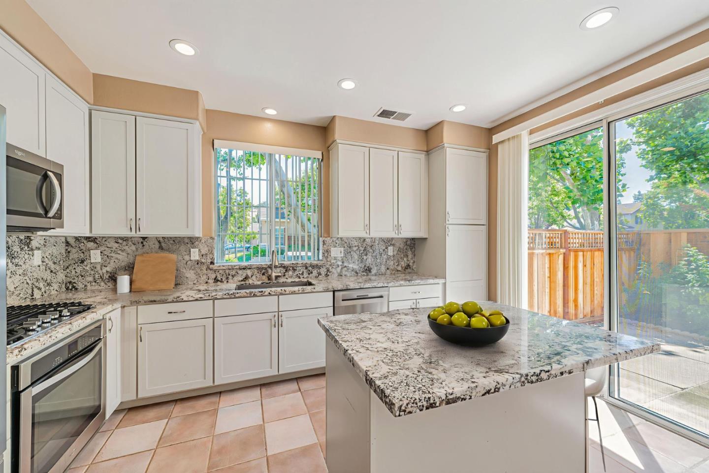 Detail Gallery Image 14 of 54 For 2829 Rubino Cir, San Jose,  CA 95125 - 4 Beds | 2/1 Baths