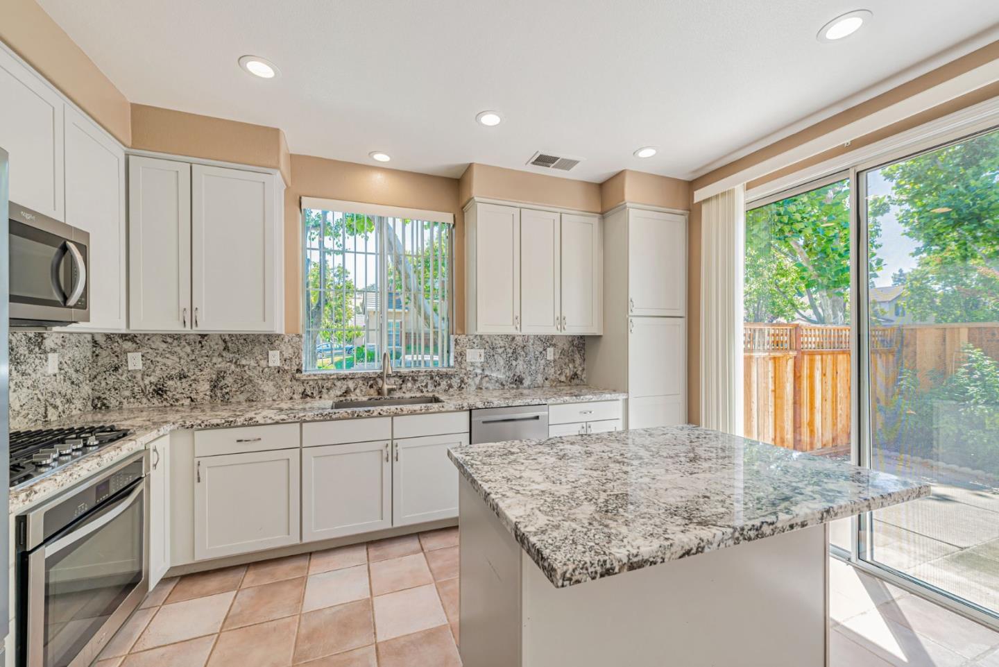 Detail Gallery Image 15 of 54 For 2829 Rubino Cir, San Jose,  CA 95125 - 4 Beds | 2/1 Baths