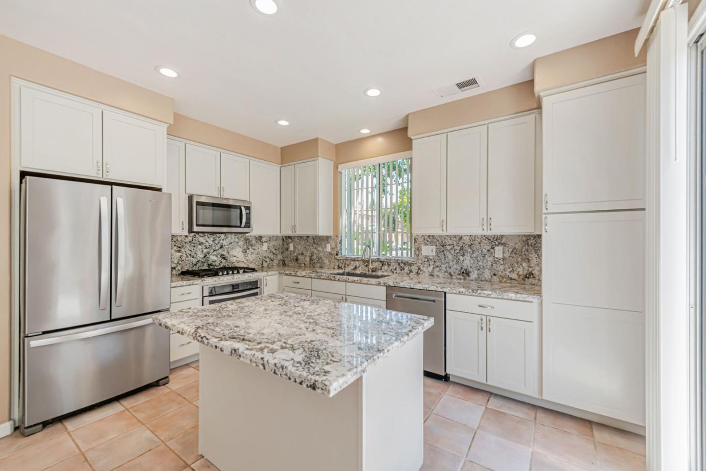 Detail Gallery Image 16 of 54 For 2829 Rubino Cir, San Jose,  CA 95125 - 4 Beds | 2/1 Baths