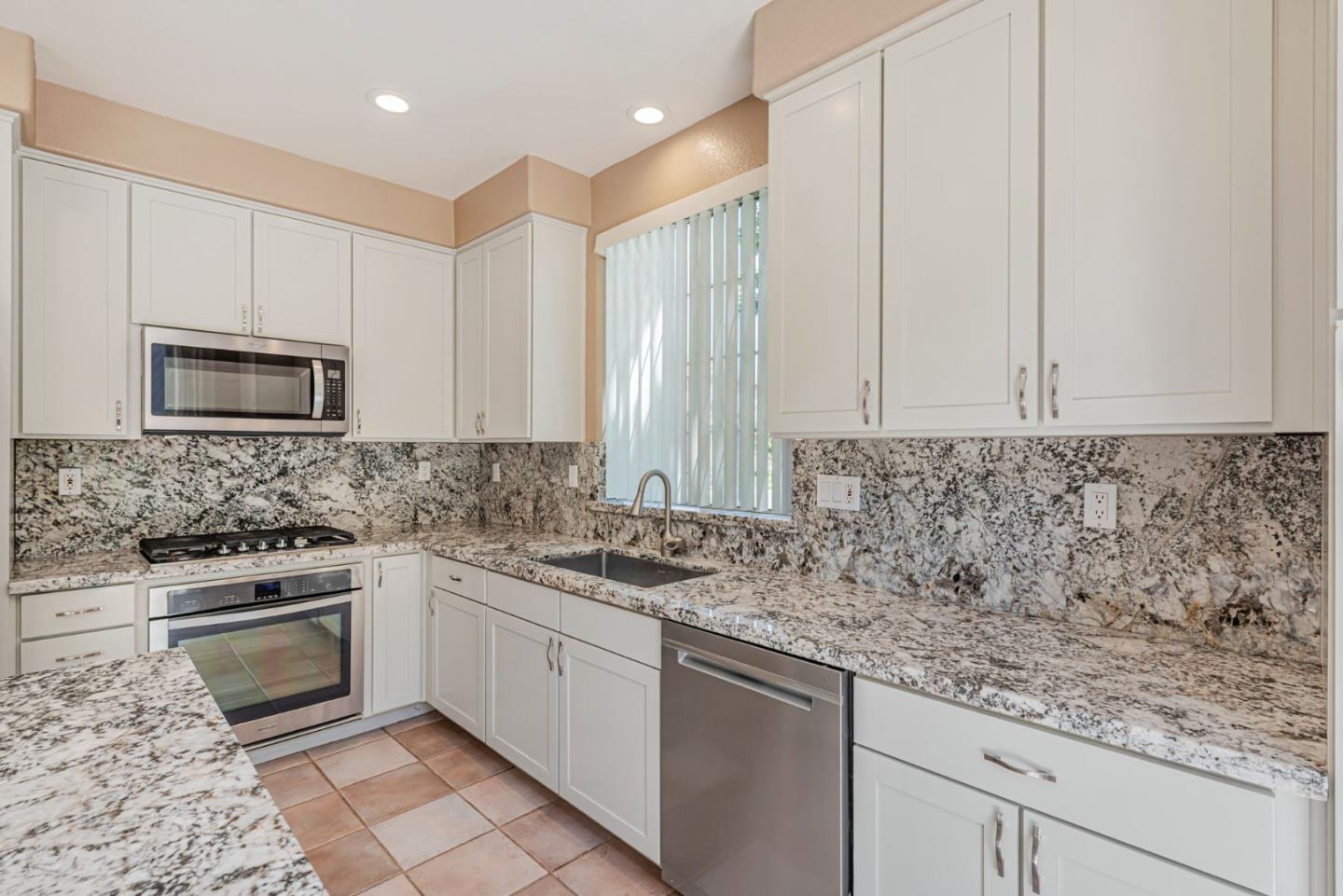 Detail Gallery Image 17 of 54 For 2829 Rubino Cir, San Jose,  CA 95125 - 4 Beds | 2/1 Baths