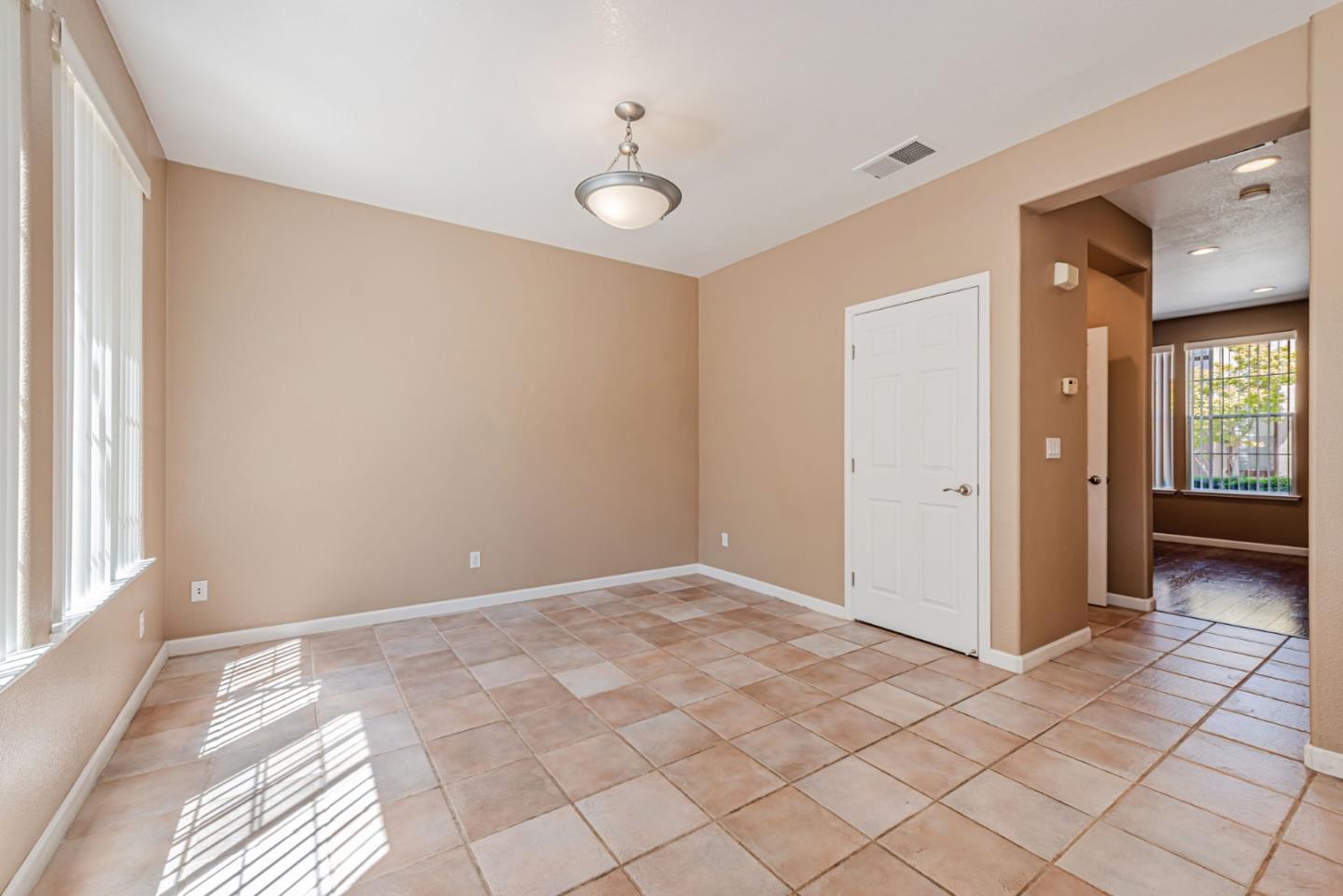 Detail Gallery Image 21 of 54 For 2829 Rubino Cir, San Jose,  CA 95125 - 4 Beds | 2/1 Baths