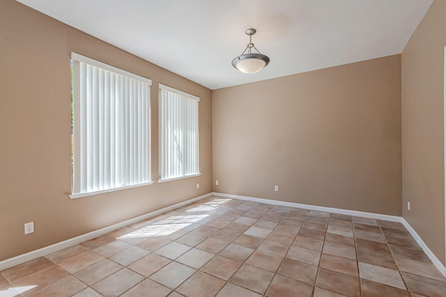 Detail Gallery Image 22 of 54 For 2829 Rubino Cir, San Jose,  CA 95125 - 4 Beds | 2/1 Baths