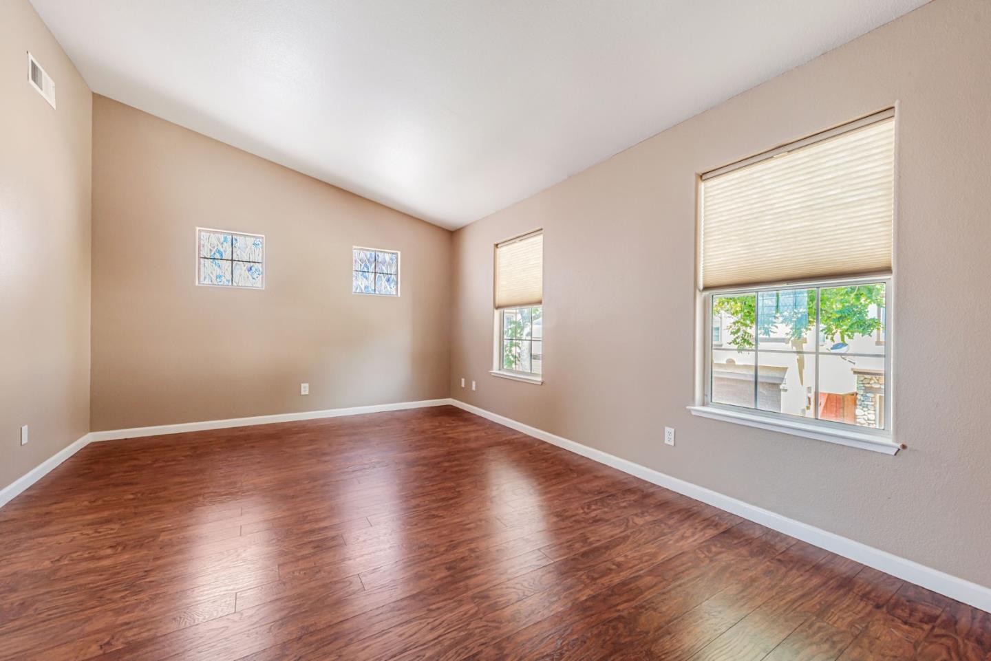 Detail Gallery Image 32 of 54 For 2829 Rubino Cir, San Jose,  CA 95125 - 4 Beds | 2/1 Baths