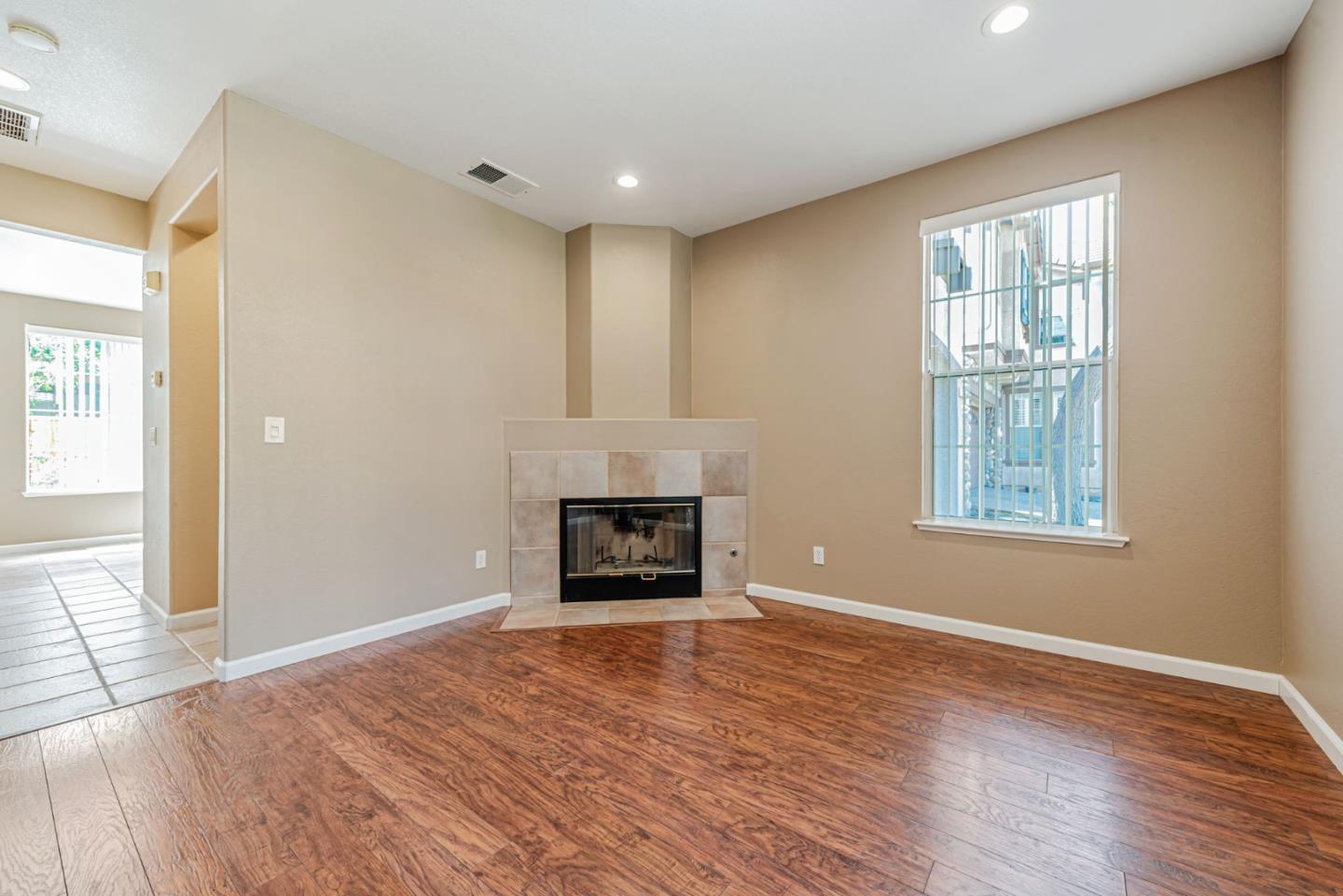 Detail Gallery Image 7 of 54 For 2829 Rubino Cir, San Jose,  CA 95125 - 4 Beds | 2/1 Baths