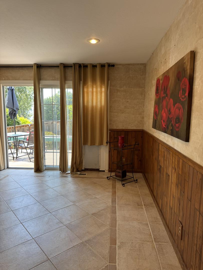 Detail Gallery Image 15 of 35 For 3230 Oak View Ln, Morgan Hill,  CA 95037 - 3 Beds | 2/1 Baths