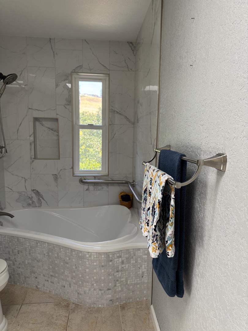 Detail Gallery Image 18 of 35 For 3230 Oak View Ln, Morgan Hill,  CA 95037 - 3 Beds | 2/1 Baths