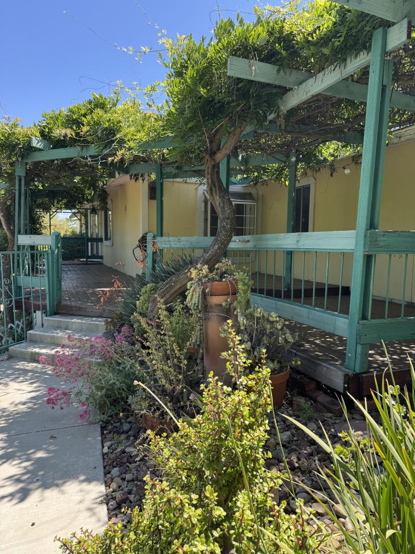 Detail Gallery Image 3 of 35 For 3230 Oak View Ln, Morgan Hill,  CA 95037 - 3 Beds | 2/1 Baths