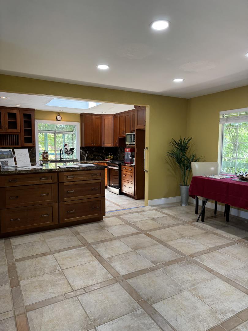 Detail Gallery Image 8 of 35 For 3230 Oak View Ln, Morgan Hill,  CA 95037 - 3 Beds | 2/1 Baths