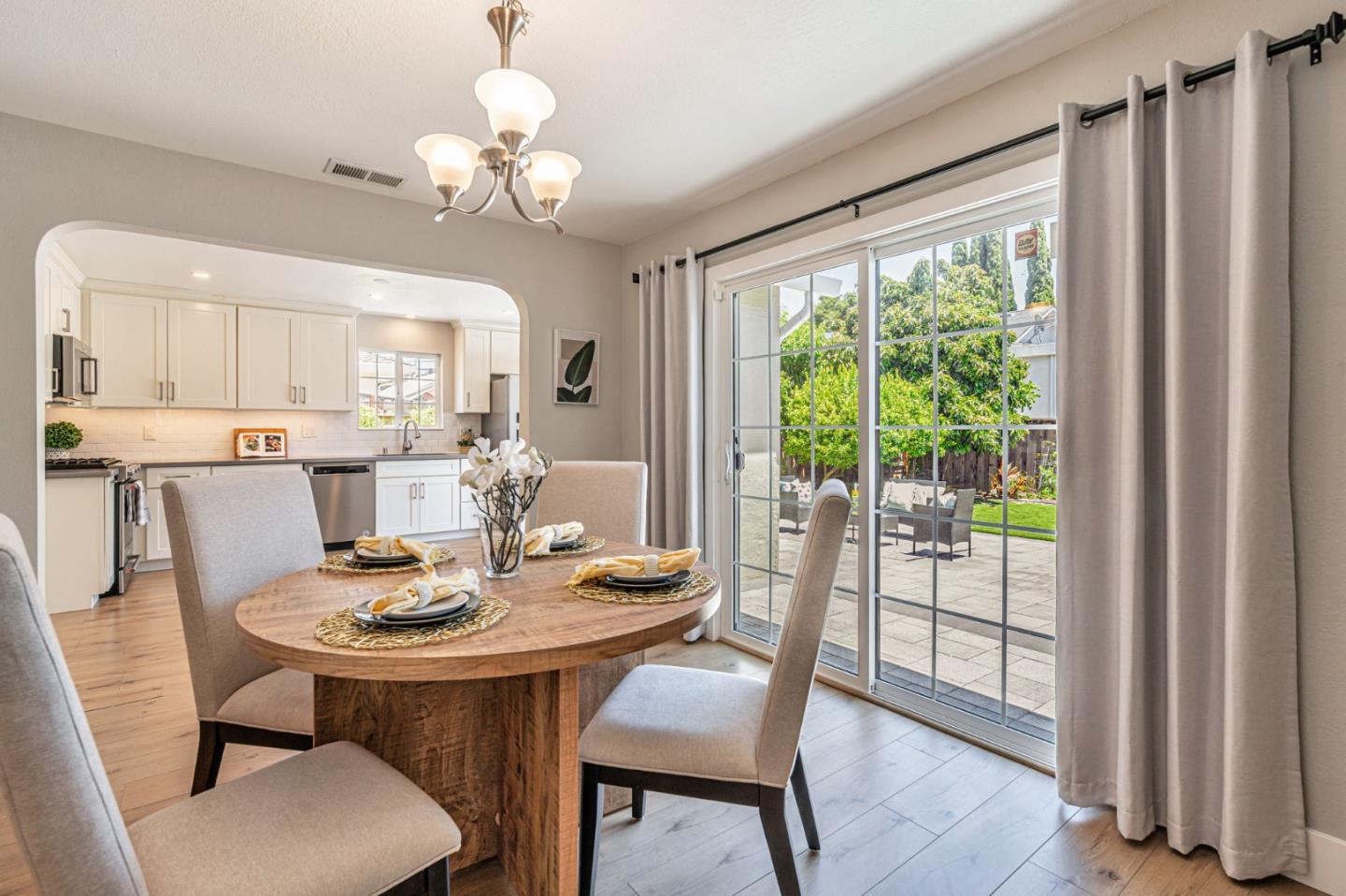 Detail Gallery Image 11 of 38 For 2284 Dumbarton Ave, East Palo Alto,  CA 94303 - 3 Beds | 2 Baths
