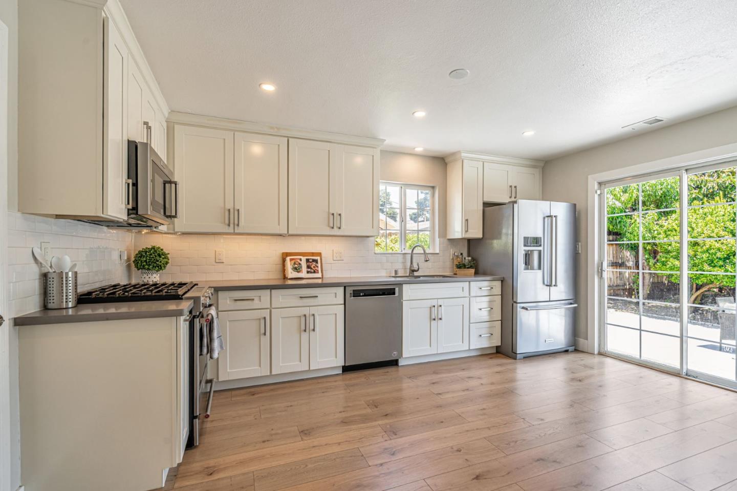 Detail Gallery Image 13 of 38 For 2284 Dumbarton Ave, East Palo Alto,  CA 94303 - 3 Beds | 2 Baths