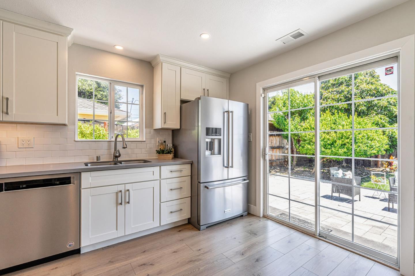 Detail Gallery Image 14 of 38 For 2284 Dumbarton Ave, East Palo Alto,  CA 94303 - 3 Beds | 2 Baths