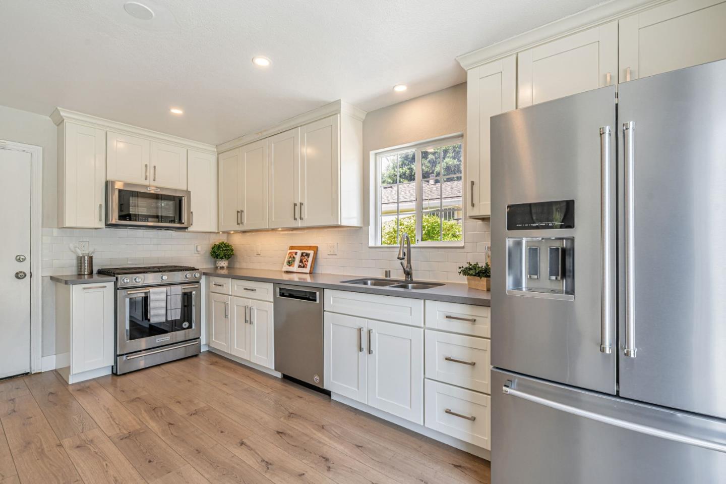 Detail Gallery Image 15 of 38 For 2284 Dumbarton Ave, East Palo Alto,  CA 94303 - 3 Beds | 2 Baths