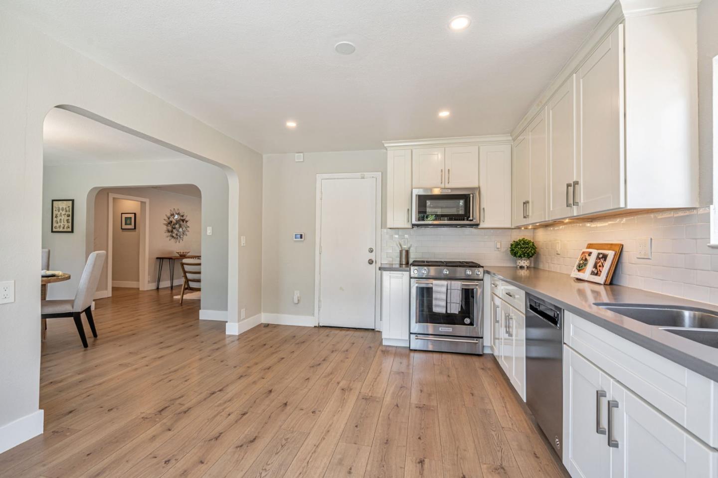 Detail Gallery Image 16 of 38 For 2284 Dumbarton Ave, East Palo Alto,  CA 94303 - 3 Beds | 2 Baths