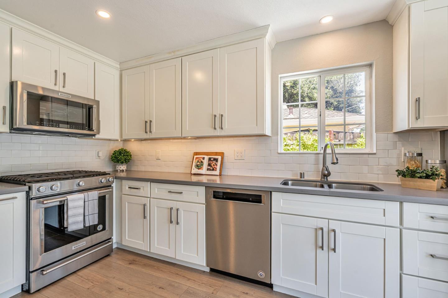 Detail Gallery Image 17 of 38 For 2284 Dumbarton Ave, East Palo Alto,  CA 94303 - 3 Beds | 2 Baths