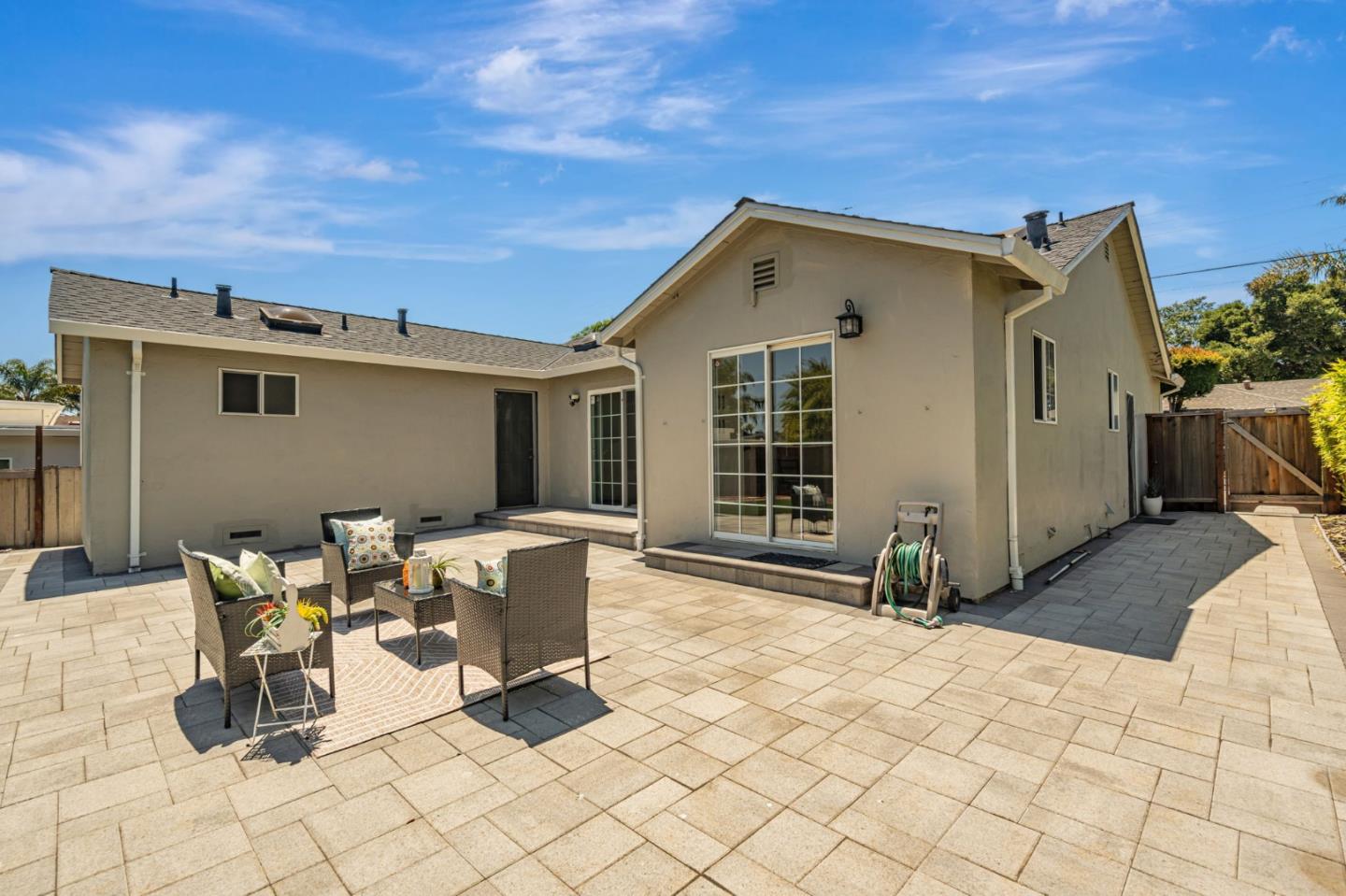 Detail Gallery Image 34 of 38 For 2284 Dumbarton Ave, East Palo Alto,  CA 94303 - 3 Beds | 2 Baths