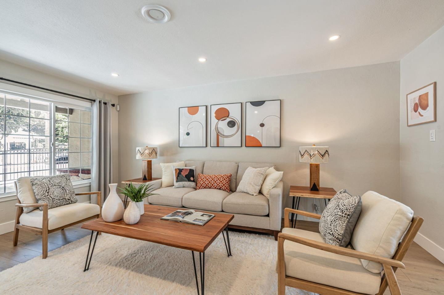 Detail Gallery Image 5 of 38 For 2284 Dumbarton Ave, East Palo Alto,  CA 94303 - 3 Beds | 2 Baths