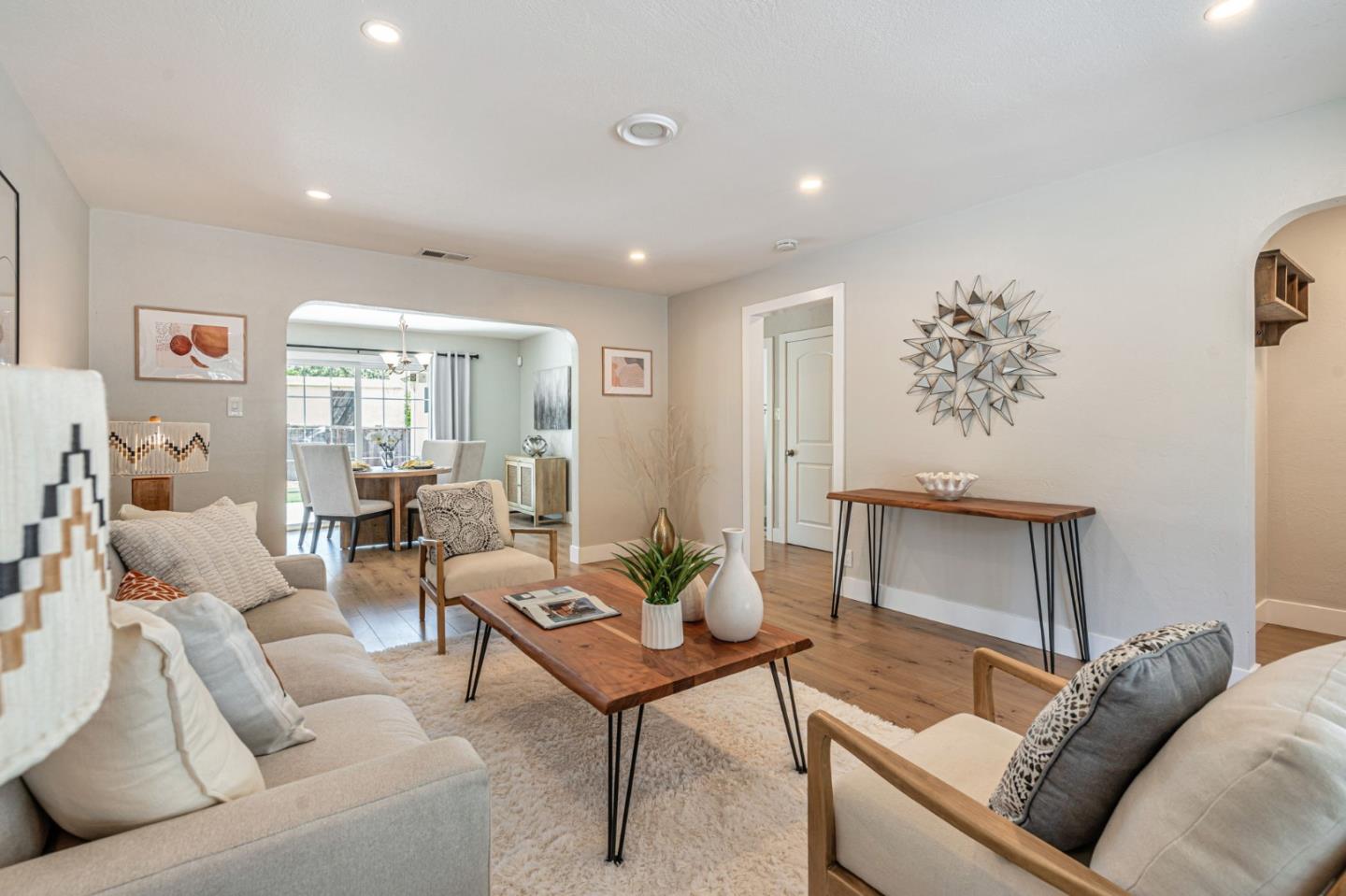Detail Gallery Image 8 of 38 For 2284 Dumbarton Ave, East Palo Alto,  CA 94303 - 3 Beds | 2 Baths