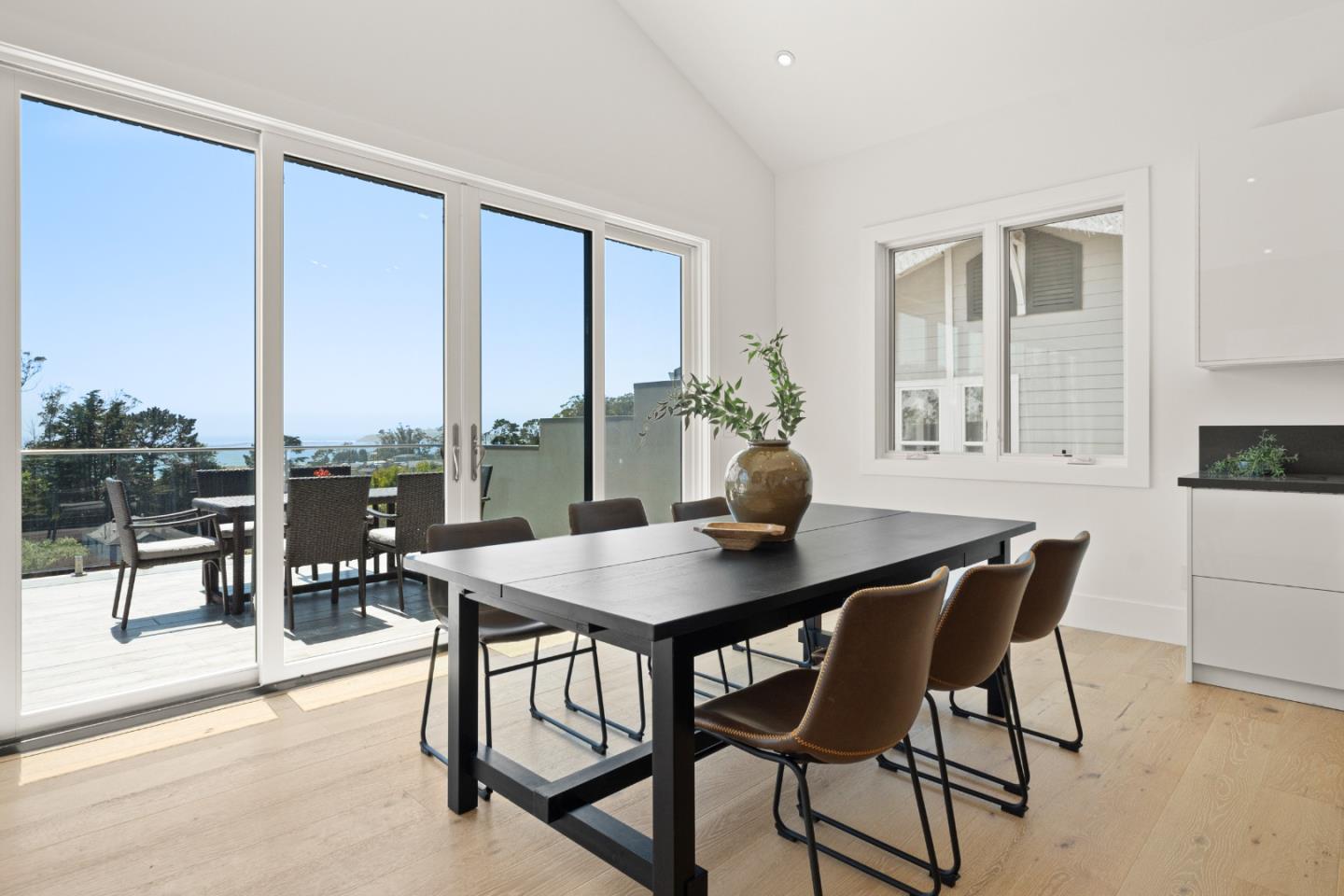 Detail Gallery Image 15 of 43 For 1120 Columbus St, El Granada,  CA 94019 - 3 Beds | 3/1 Baths