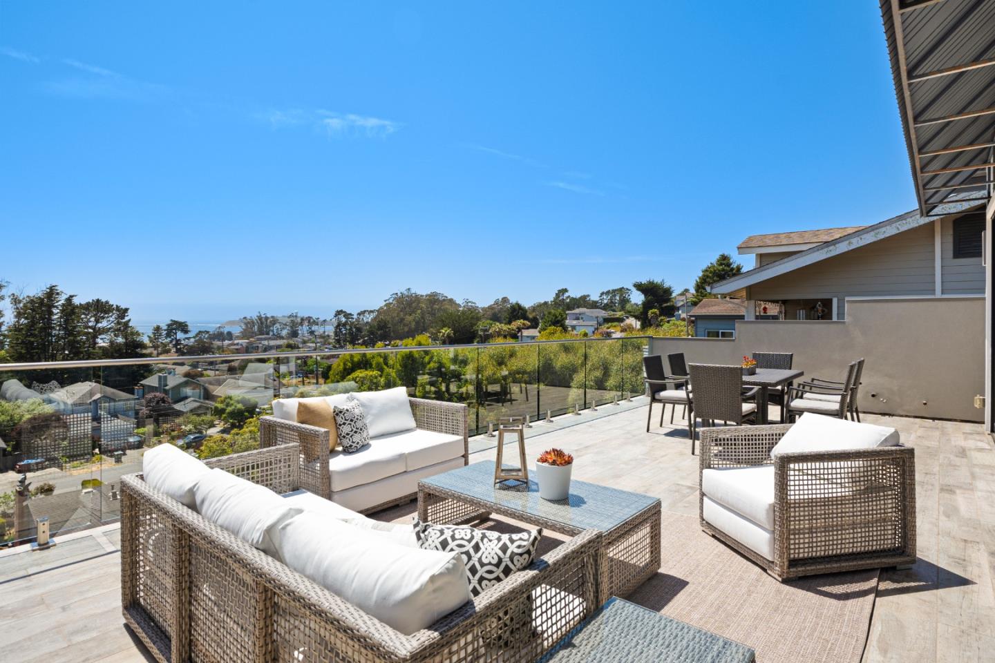 Detail Gallery Image 17 of 43 For 1120 Columbus St, El Granada,  CA 94019 - 3 Beds | 3/1 Baths