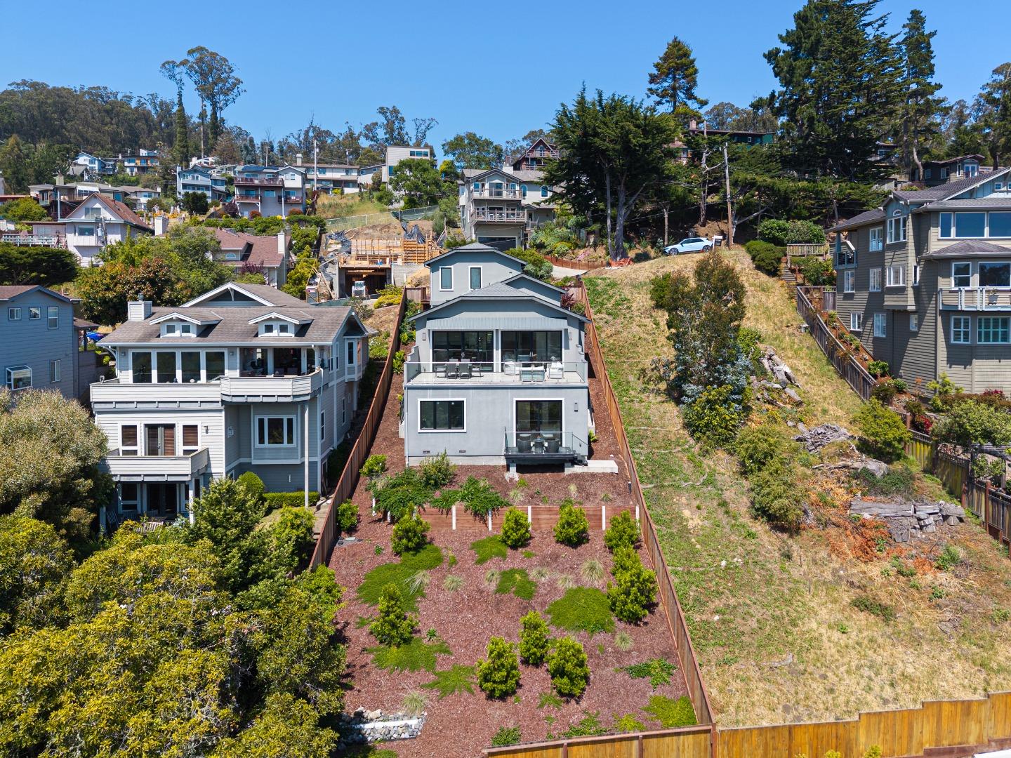 Detail Gallery Image 39 of 43 For 1120 Columbus St, El Granada,  CA 94019 - 3 Beds | 3/1 Baths