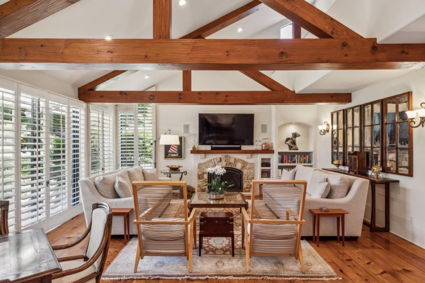 Detail Gallery Image 3 of 36 For 9546 Maple Ct, Carmel,  CA 93923 - 3 Beds | 3 Baths