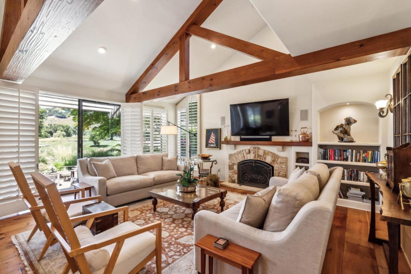 Detail Gallery Image 5 of 36 For 9546 Maple Ct, Carmel,  CA 93923 - 3 Beds | 3 Baths