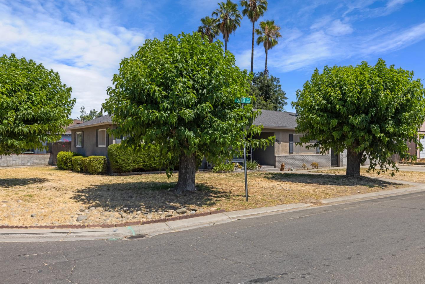 Detail Gallery Image 3 of 41 For 2120 Louise Ave, Ceres,  CA 95307 - 3 Beds | 1 Baths