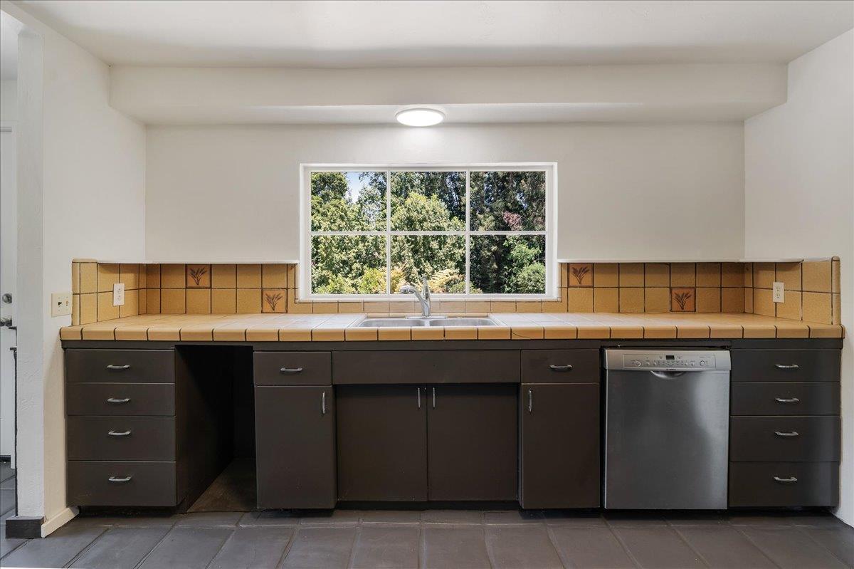 Detail Gallery Image 15 of 90 For 1221 Old San Jose Rd, Soquel,  CA 95073 - 5 Beds | 2/1 Baths