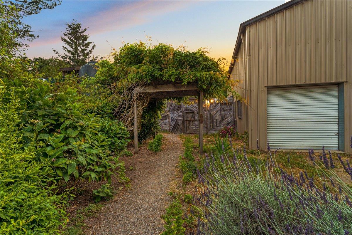 Detail Gallery Image 8 of 90 For 1221 Old San Jose Rd, Soquel,  CA 95073 - 5 Beds | 2/1 Baths
