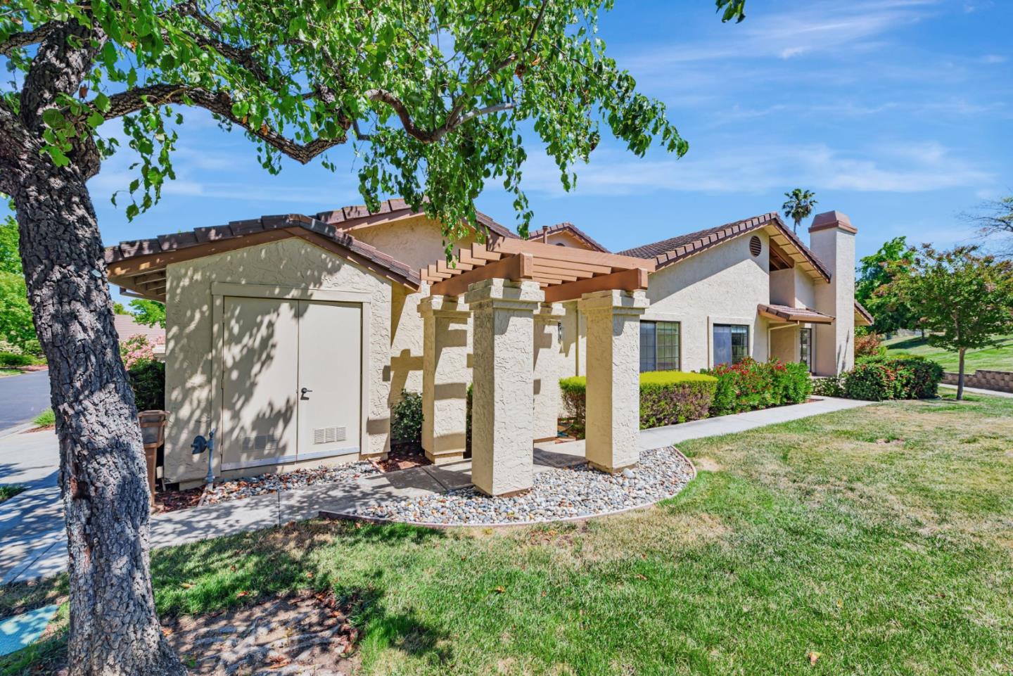 Detail Gallery Image 2 of 49 For 3417 Avernus Ct, San Jose,  CA 95135 - 2 Beds | 2 Baths