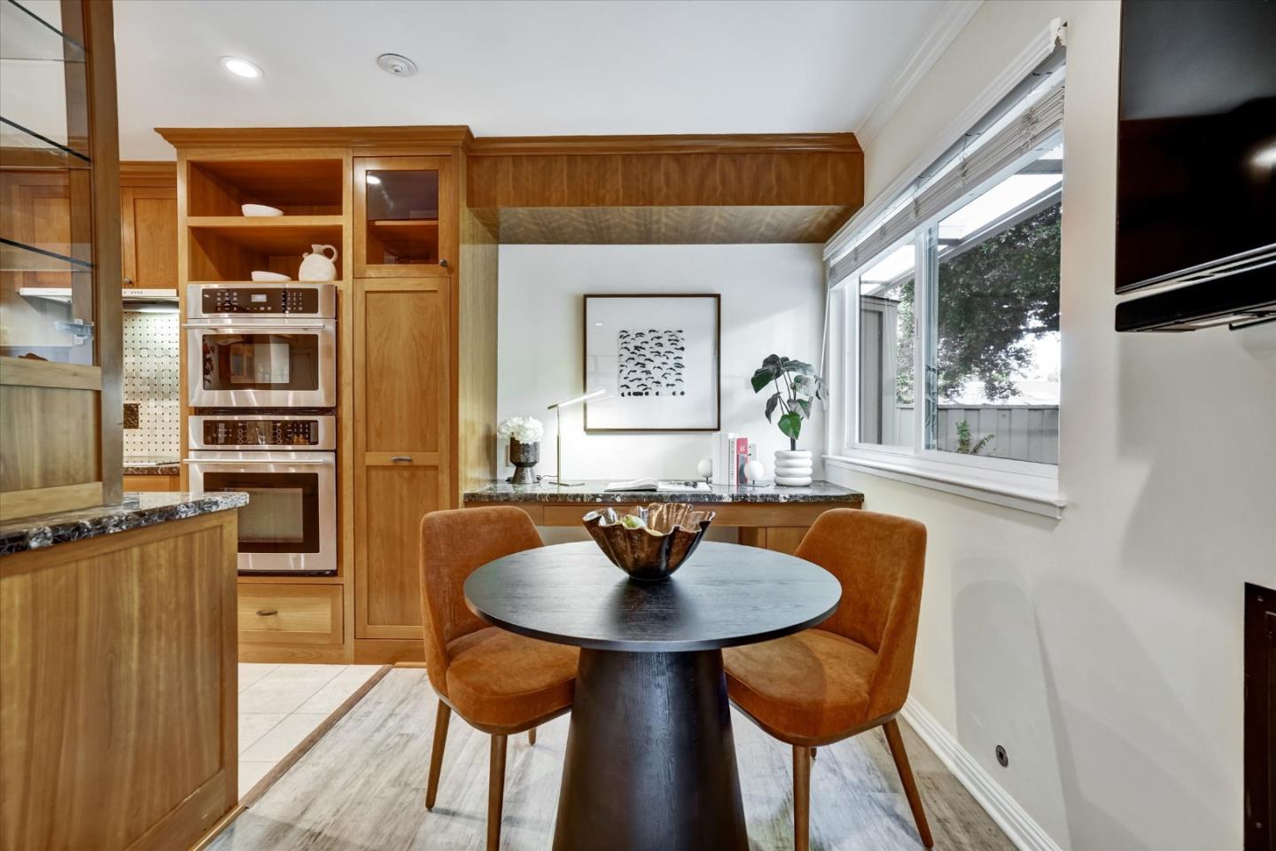 Detail Gallery Image 10 of 41 For 1070 Mercedes Ave #2,  Los Altos,  CA 94022 - 2 Beds | 2 Baths