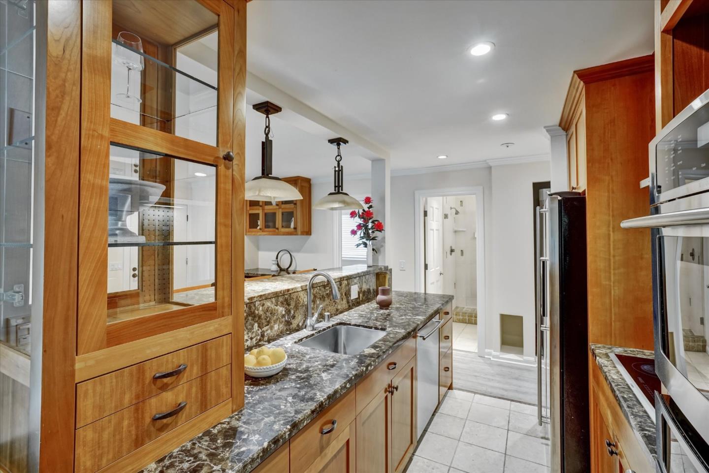 Detail Gallery Image 12 of 41 For 1070 Mercedes Ave #2,  Los Altos,  CA 94022 - 2 Beds | 2 Baths