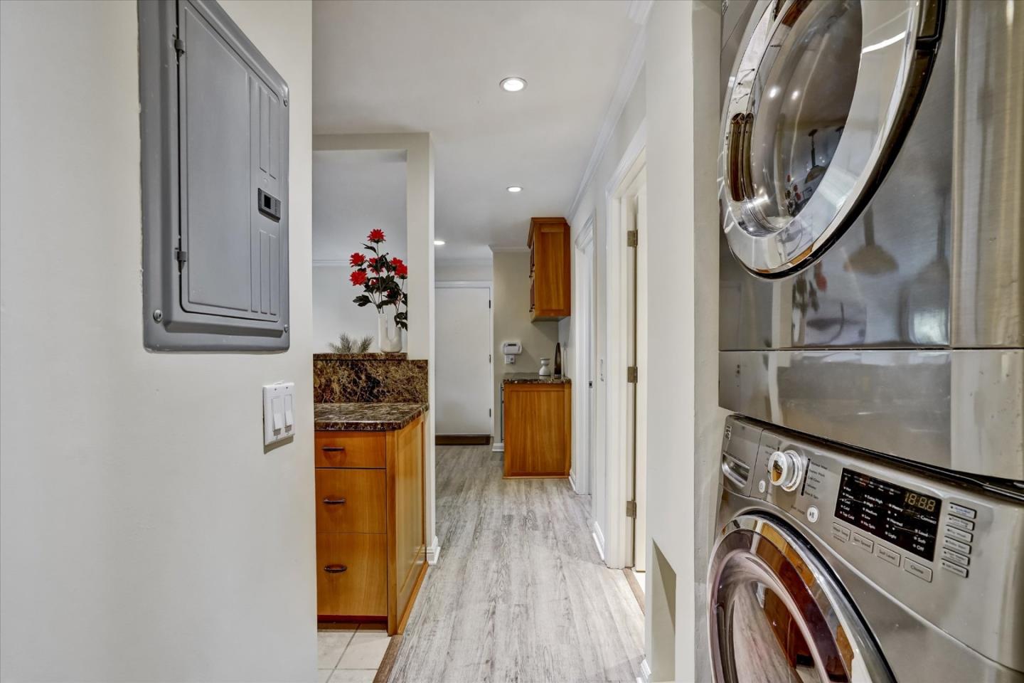 Detail Gallery Image 25 of 41 For 1070 Mercedes Ave #2,  Los Altos,  CA 94022 - 2 Beds | 2 Baths