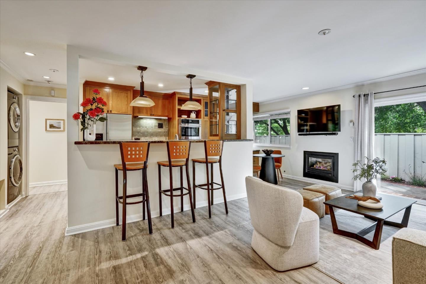 Detail Gallery Image 6 of 41 For 1070 Mercedes Ave #2,  Los Altos,  CA 94022 - 2 Beds | 2 Baths