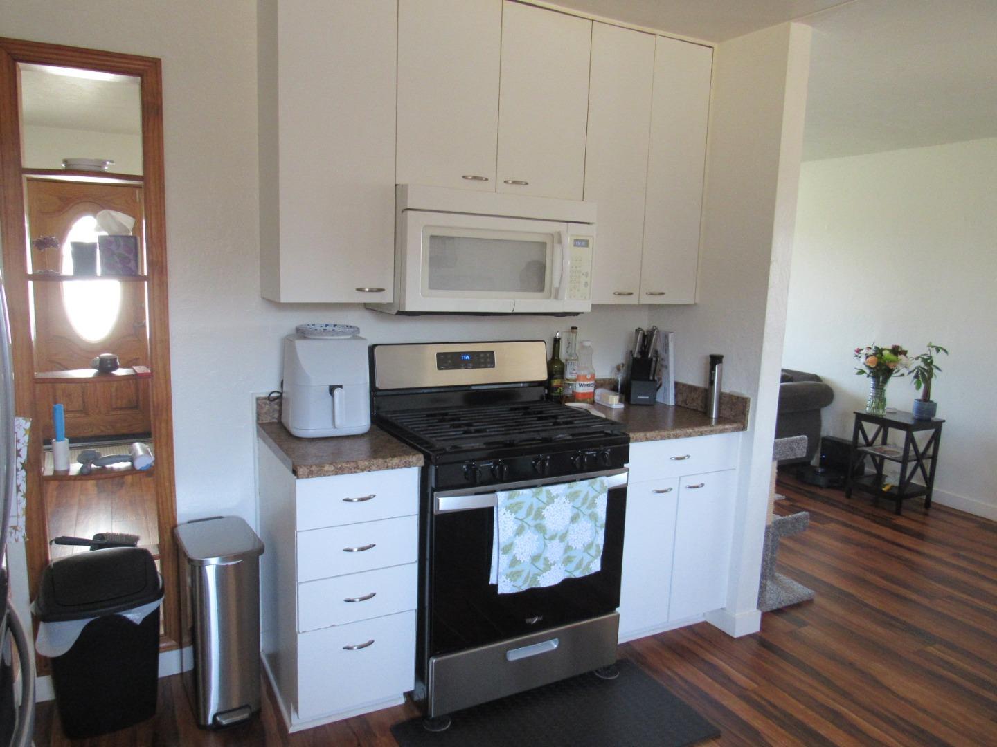 Detail Gallery Image 10 of 21 For 3038 King Cir, Marina,  CA 93933 - 3 Beds | 1 Baths