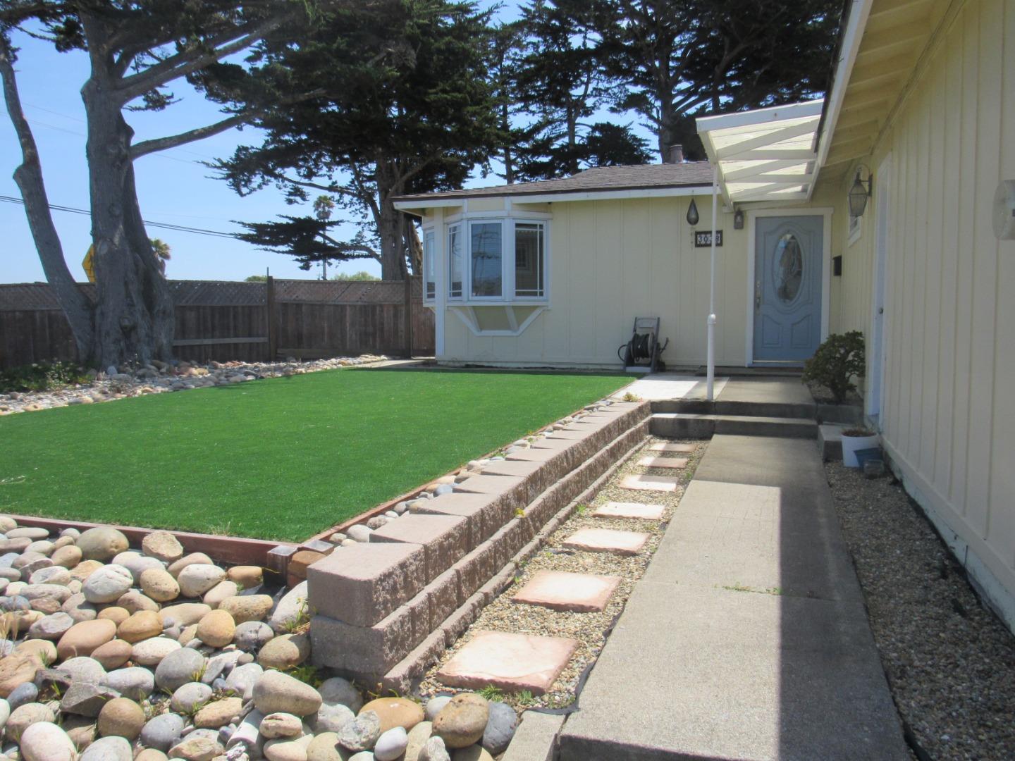 Detail Gallery Image 3 of 21 For 3038 King Cir, Marina,  CA 93933 - 3 Beds | 1 Baths