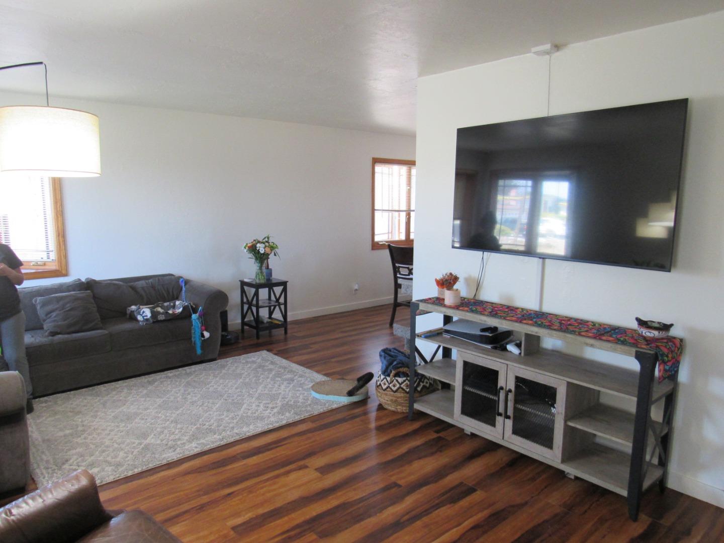 Detail Gallery Image 4 of 21 For 3038 King Cir, Marina,  CA 93933 - 3 Beds | 1 Baths