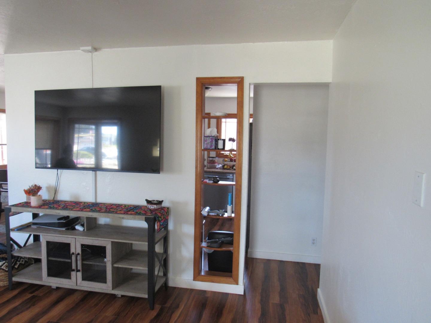Detail Gallery Image 5 of 21 For 3038 King Cir, Marina,  CA 93933 - 3 Beds | 1 Baths