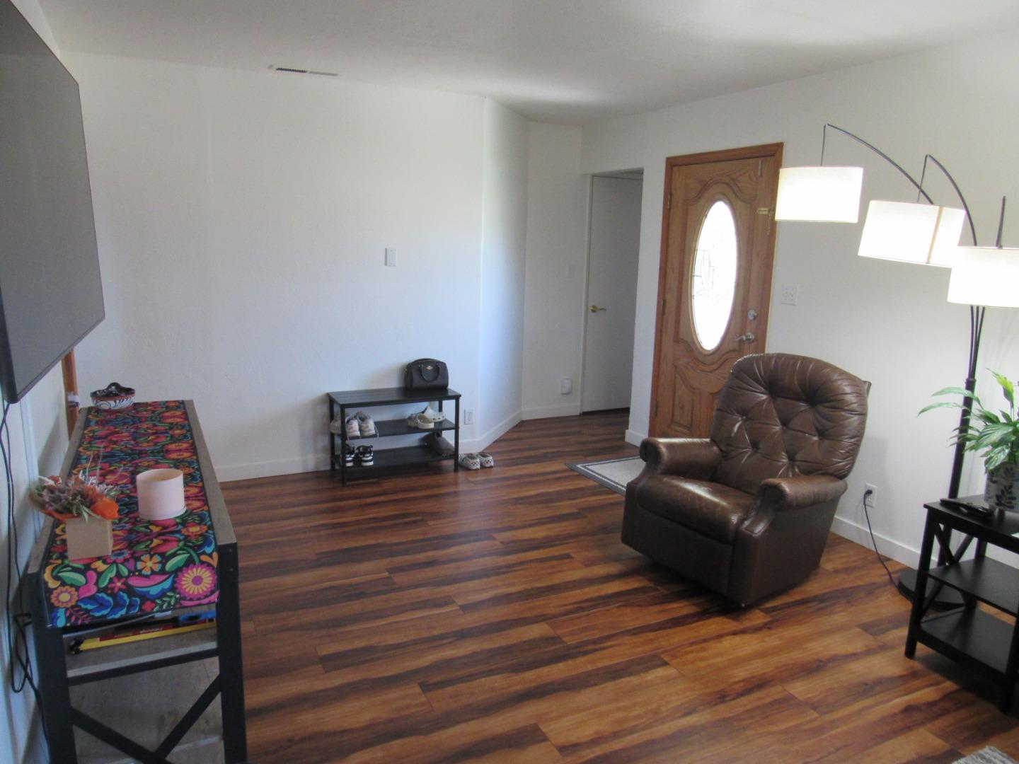 Detail Gallery Image 6 of 21 For 3038 King Cir, Marina,  CA 93933 - 3 Beds | 1 Baths